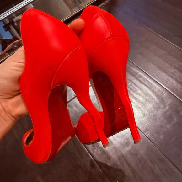 Christian Louboutin Fiery Red Curved Heels - Picture 4 of 8